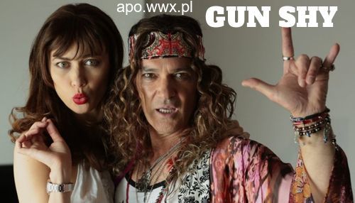 Banderas, Kurylenko, Cura